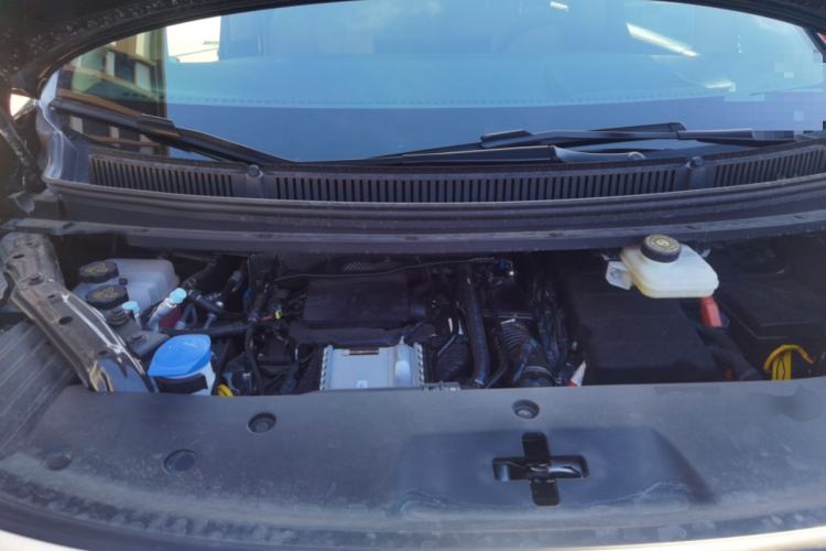 Used Denza D9 2025 DM-i Intelligent Drive 1020 Four-Wheel Drive Prestige Model Engine Bay