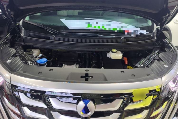 Used Denza D9 2025 Model DM-i Two-Wheel Drive Prestige Edition Engine Bay