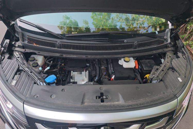 Used Denza D9 2025 DM-i Intelligent Drive 1020 Four-Wheel Drive Prestige Model Engine Bay
