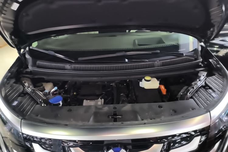 Used Denza D9 2025 DM-i Intelligent Drive 1020 Four-Wheel Drive Flagship Model Engine Bay