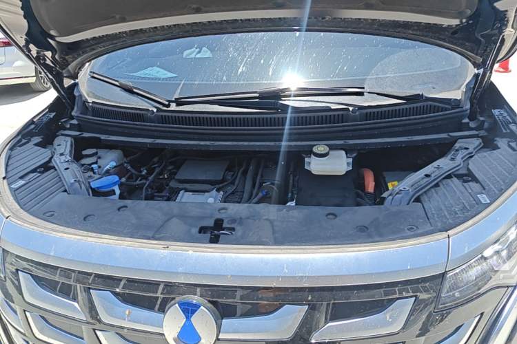 Used Denza D9 2025 Model DM-i Four-Wheel Drive Prestige Edition Engine Bay