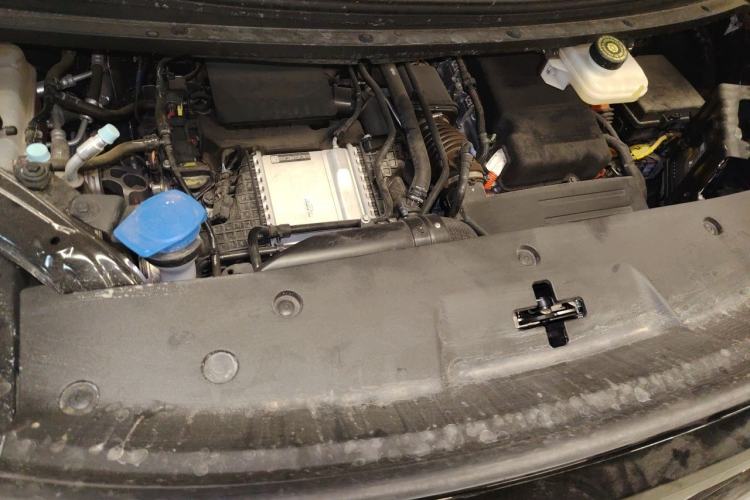 Used Denza D9 2025 DM-i Intelligent Drive 1020 Four-Wheel Drive Prestige Model Engine Bay
