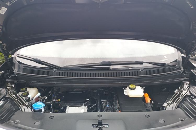 Used Denza D9 2025 DM-i Intelligent Drive 1020 Four-Wheel Drive Prestige Model Engine Bay