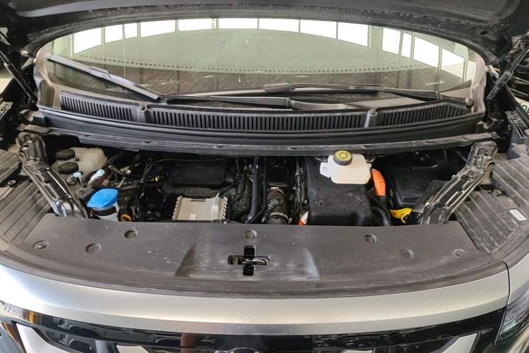 Used Denza D9 2025 Model DM-i Four-Wheel Drive Prestige Edition Engine Bay