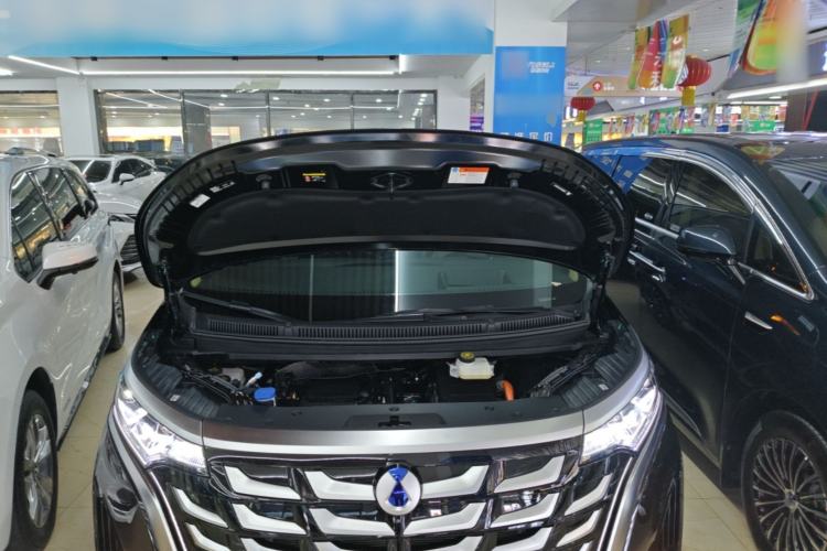 Used Denza D9 2025 DM-i Intelligent Drive 1020 Four-Wheel Drive Prestige Model Engine Bay