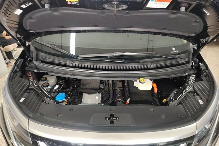 Used Denza D9 2025 DM-i Smart Drive 1020 Four-Wheel Drive Deluxe Model Engine Bay
