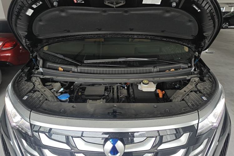 Used Denza D9 2025 DM-i Intelligent Drive 1020 Four-Wheel Drive Prestige Model Engine Bay
