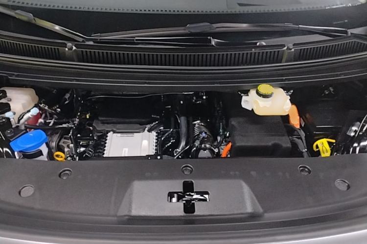 Used Denza D9 2025 DM-i Intelligent Drive 1020 Four-Wheel Drive Flagship Model Engine Bay