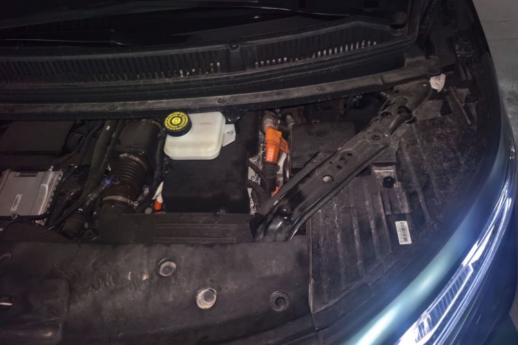 Used Denza D9 2025 DM-i Intelligent Drive 1020 Four-Wheel Drive Prestige Model Engine Bay Left