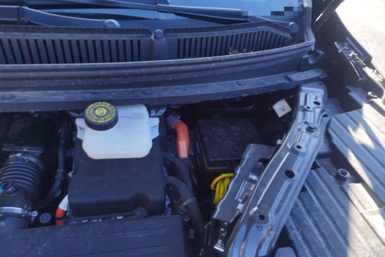Used Denza D9 2025 DM-i Intelligent Drive 1020 Four-Wheel Drive Prestige Model Engine Bay Left