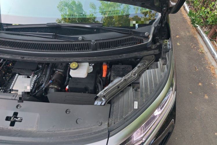 Used Denza D9 2025 DM-i Intelligent Drive 1020 Four-Wheel Drive Prestige Model Engine Bay Left