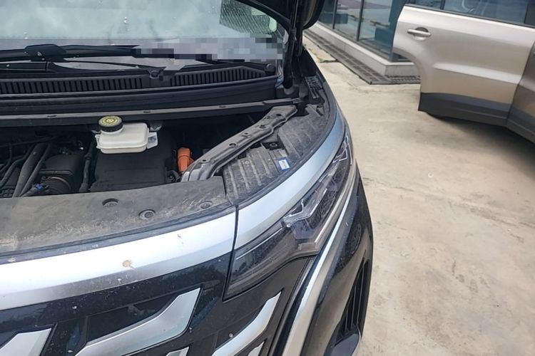 Used Denza D9 2025 Model DM-i Four-Wheel Drive Supreme Edition Engine Bay Left