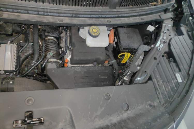 Used Denza D9 2025 Model DM-i Four-Wheel Drive Prestige Edition Engine Bay Left