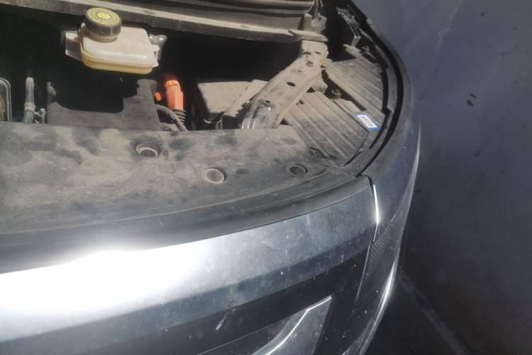 Used Denza D9 2025 DM-i Smart Drive 1020 Four-Wheel Drive Deluxe Model Engine Bay Left