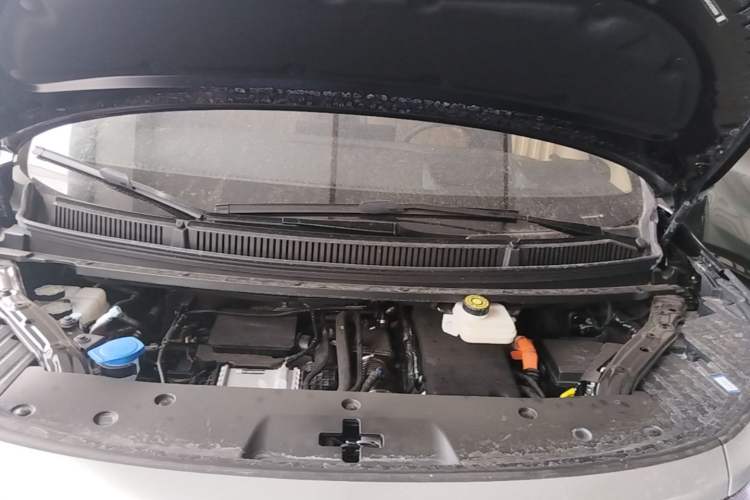 Used Denza D9 2025 DM-i Intelligent Drive 1020 Four-Wheel Drive Prestige Model Engine Bay