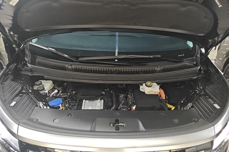 Used Denza D9 2025 DM-i Smart Drive 1020 Four-Wheel Drive Deluxe Model Engine Bay