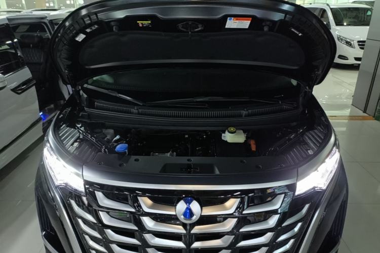 Used Denza D9 2025 Model DM-i Two-Wheel Drive Prestige Edition Engine Bay