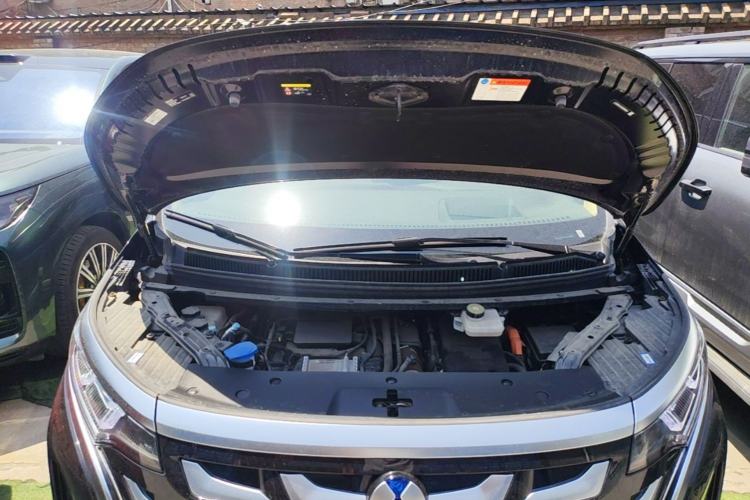 Used Denza D9 2025 DM-i Intelligent Drive 1020 Four-Wheel Drive Flagship Model Engine Bay