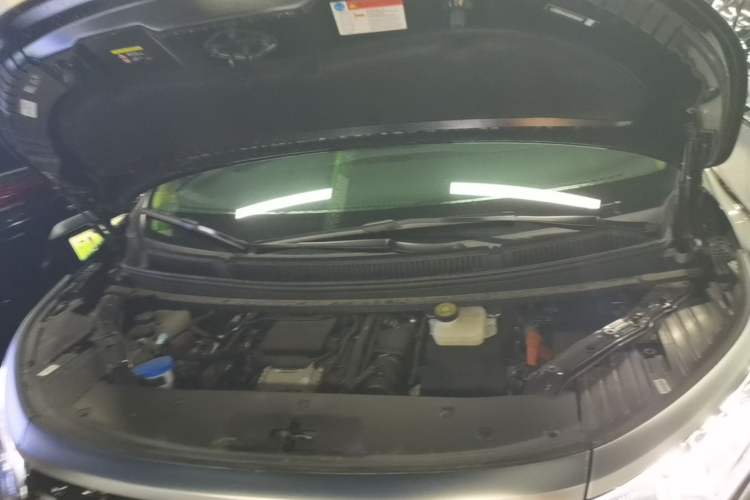 Used Denza D9 2025 Model DM-i Four-Wheel Drive Prestige Edition Engine Bay