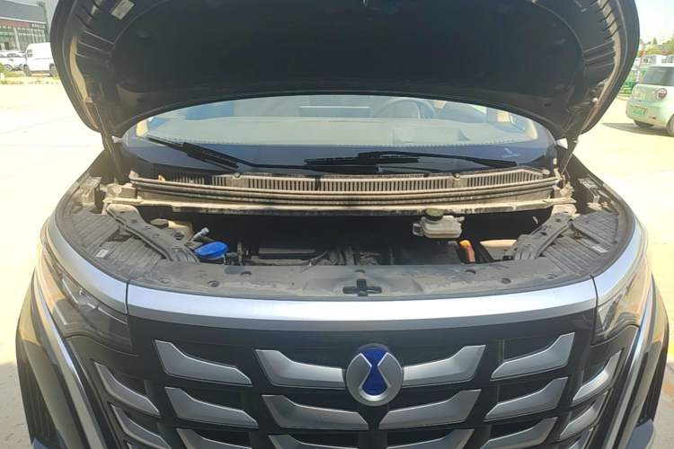 Used Denza D9 2025 DM-i Intelligent Drive 1020 Four-Wheel Drive Prestige Model Engine Bay