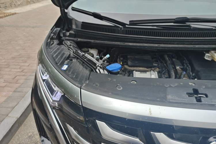 Used Denza D9 2025 DM-i Intelligent Drive 1020 Four-Wheel Drive Flagship Model Engine Bay Right