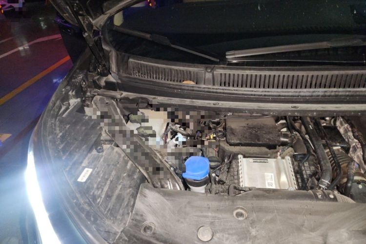 Used Denza D9 2025 DM-i Smart Drive 1020 Four-Wheel Drive Premium Model Engine Bay Right