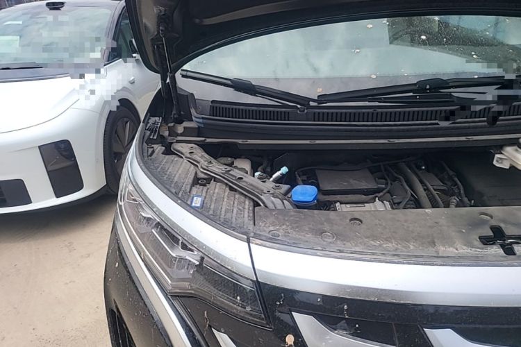 Used Denza D9 2025 Model DM-i Four-Wheel Drive Supreme Edition Engine Bay Right