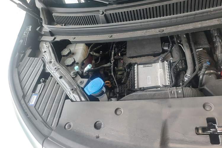 Used Denza D9 2025 DM-i Intelligent Drive 1020 Four-Wheel Drive Prestige Model Engine Bay Right