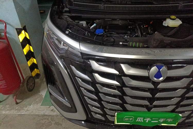 Used Denza D9 2025 DM-i Intelligent Drive 1020 Four-Wheel Drive Prestige Model Engine Bay Right