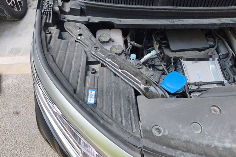 Used Denza D9 2025 DM-i Smart Drive 1020 Four-Wheel Drive Premium Model Engine Bay Right