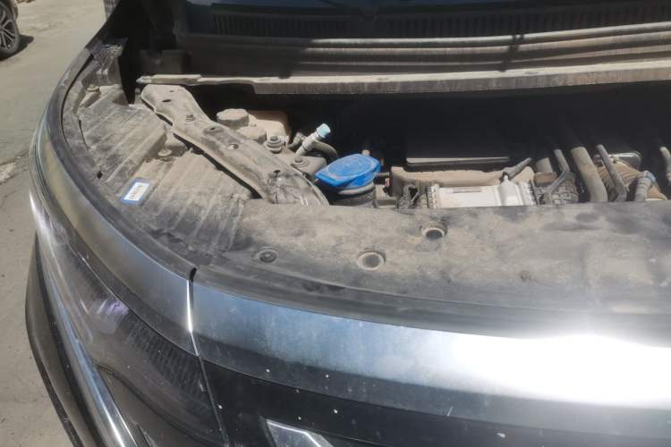 Used Denza D9 2025 DM-i Smart Drive 1020 Four-Wheel Drive Deluxe Model Engine Bay Right