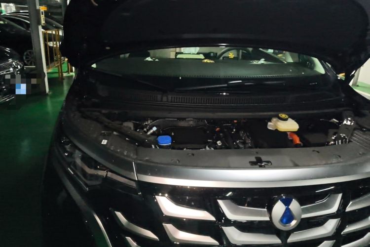 Used Denza D9 2025 DM-i Smart Drive 1020 Four-Wheel Drive Deluxe Model Engine Bay Right