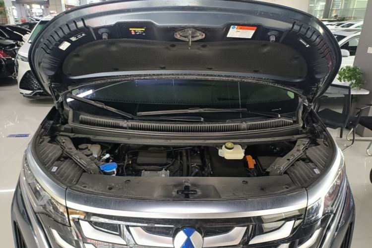 Used Denza D9 2025 DM-i Intelligent Drive 1020 Four-Wheel Drive Prestige Model Engine Bay