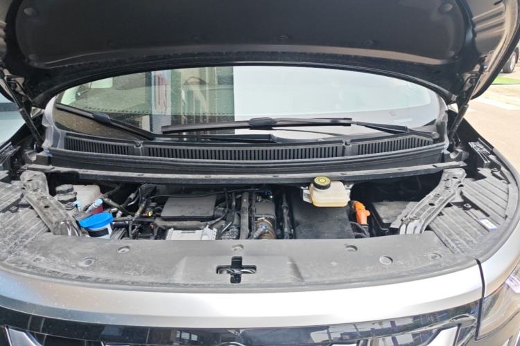 Used Denza D9 2025 DM-i Intelligent Drive 1020 Four-Wheel Drive Prestige Model Engine Bay