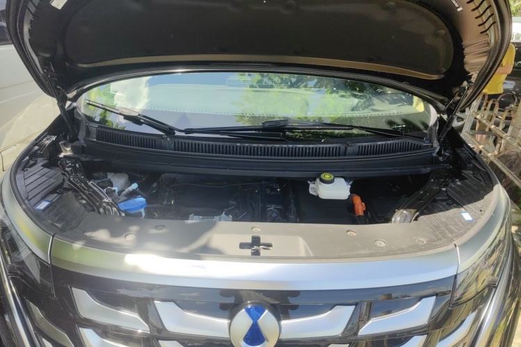 Used Denza D9 2025 DM-i Intelligent Drive 1020 Four-Wheel Drive Flagship Model Engine Bay