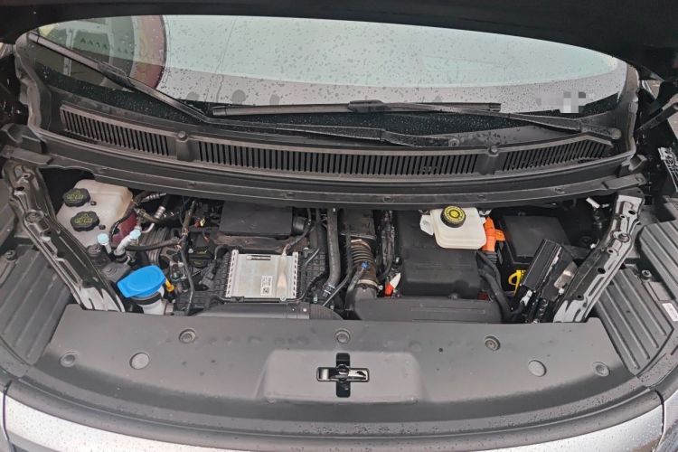 Used Denza D9 2025 DM-i Intelligent Drive 1020 Four-Wheel Drive Prestige Model Engine Bay
