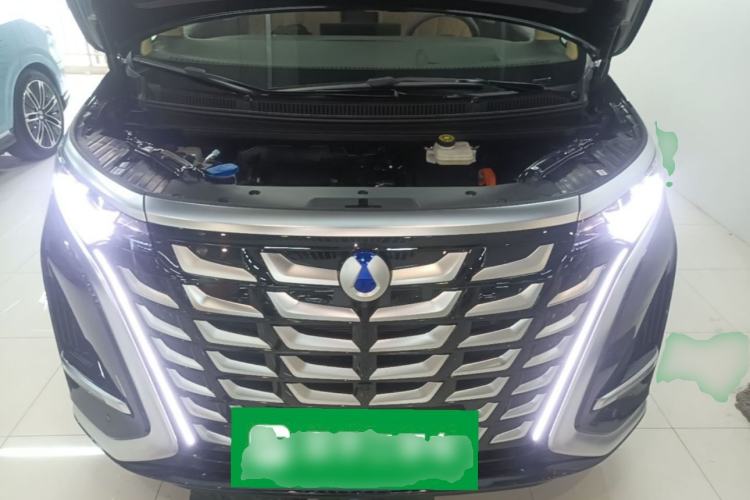 Used Denza D9 2025 DM-i Intelligent Drive 1020 Four-Wheel Drive Flagship Model Engine Bay