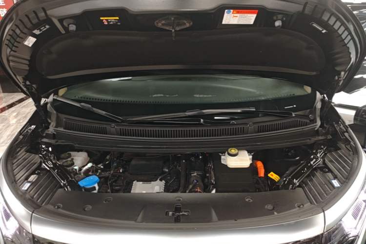 Used Denza D9 2025 DM-i Smart Drive 1100 Luxury Model Engine Bay