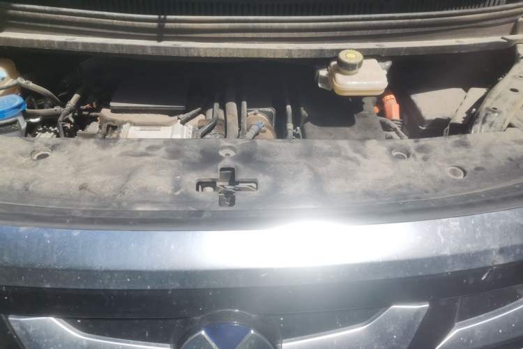 Used Denza D9 2025 DM-i Smart Drive 1020 Four-Wheel Drive Deluxe Model Engine Bay