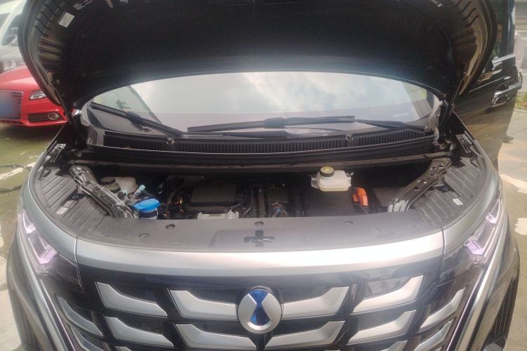Used Denza D9 2025 DM-i Intelligent Drive 1020 Four-Wheel Drive Flagship Model Engine Bay