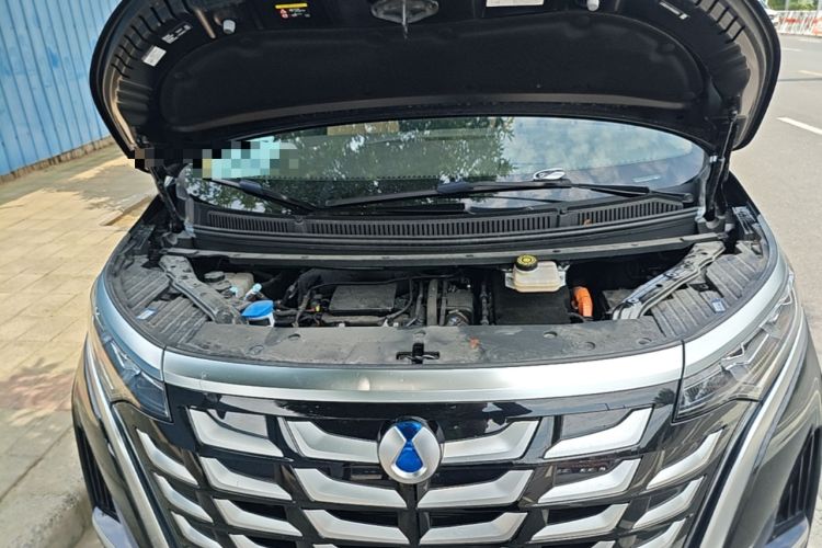 Used Denza D9 2025 DM-i Intelligent Drive 1020 Four-Wheel Drive Flagship Model Engine Bay