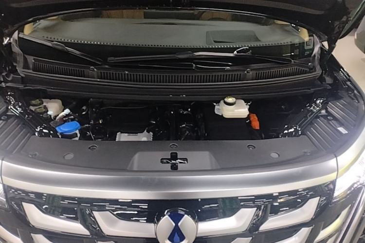 Used Denza D9 2025 DM-i Intelligent Drive 1020 Four-Wheel Drive Prestige Model Engine Bay