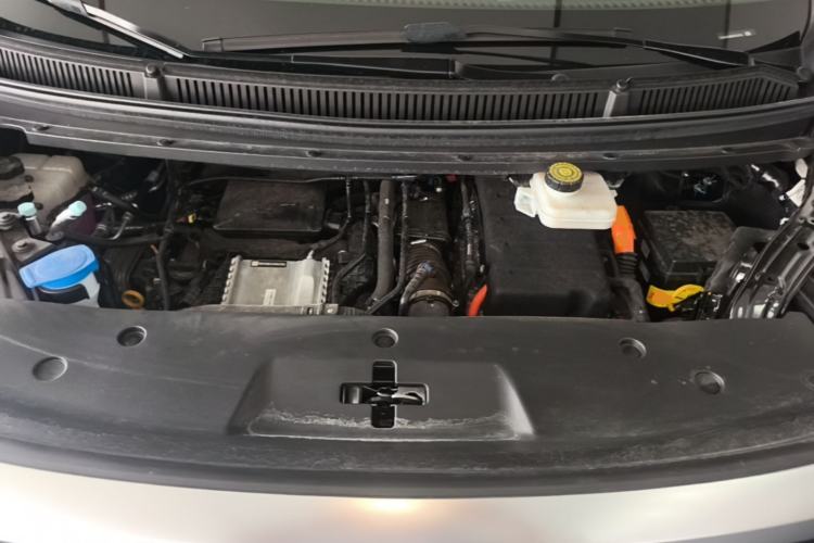 Used Denza D9 2025 DM-i Intelligent Drive 1020 Four-Wheel Drive Flagship Model Engine Bay