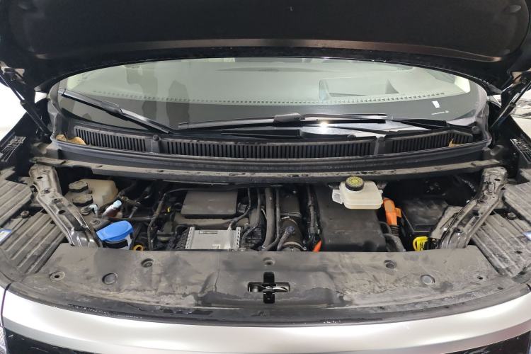 Used Denza D9 2025 DM-i Intelligent Drive 1020 Four-Wheel Drive Prestige Model Engine Bay