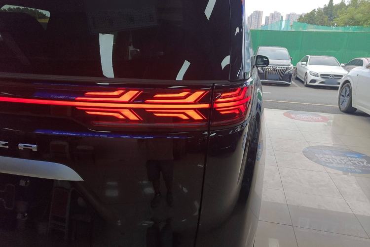 Used Denza D9 2025 DM-i Smart Drive 1020 Four-Wheel Drive Deluxe Model Exterior 1