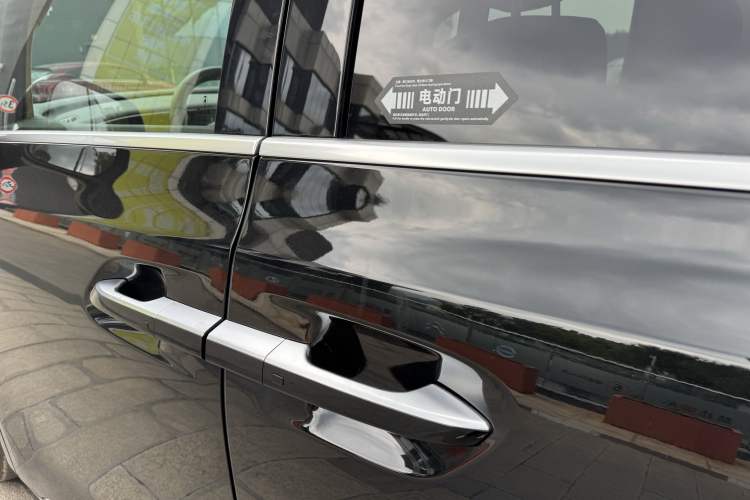 Used Denza D9 2025 DM-i Smart Drive 1020 Four-Wheel Drive Deluxe Model Exterior 12