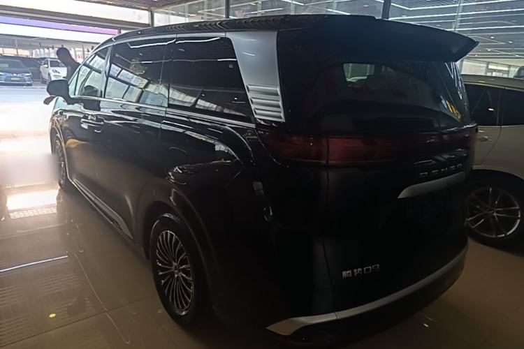 Used Denza D9 2025 DM-i Smart Drive 1020 Four-Wheel Drive Deluxe Model Exterior 2
