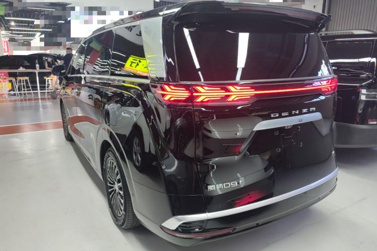 Used Denza D9 2025 Model DM-i Two-Wheel Drive Prestige Edition Exterior 2