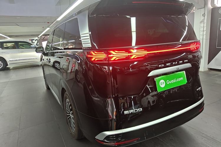 Used Denza D9 2025 DM-i Intelligent Drive 1020 Four-Wheel Drive Flagship Model Exterior 2