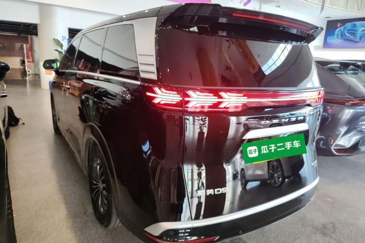 Used Denza D9 2025 DM-i Smart Drive 1020 Four-Wheel Drive Deluxe Model Exterior 2